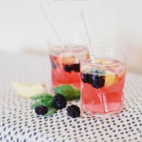 Thirsty Thursday: Blackberry and Lemon Gin & Tonic